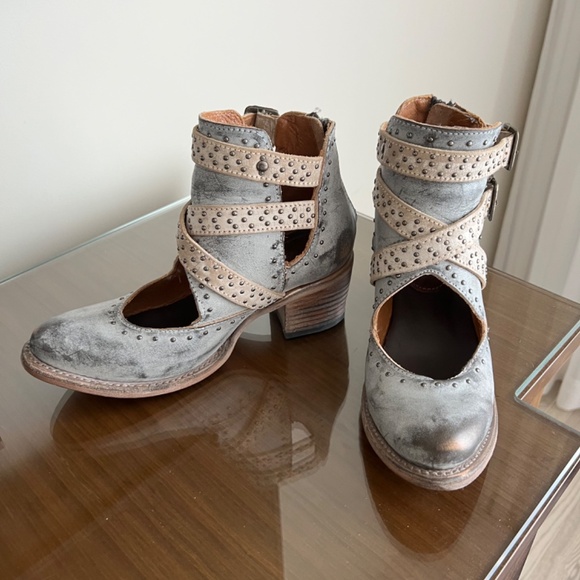 Freebird- Saphire Bootie in Ice Multi - Picture 3 of 9